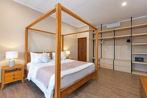 Biệt thự dành cho gia đình, 3 phòng ngủ, quang cảnh hồ bơi | 3 phòng ngủ, két bảo mật tại phòng, màn/rèm cản sáng 