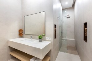 Family Villa, 3 Bedrooms, Pool View | Bathroom