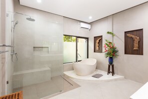 Familienvilla, 3 Schlafzimmer, Poolblick | Badezimmer