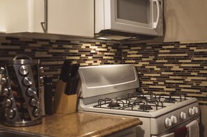 Fridge, microwave, oven, stovetop - Montrose Relaxing Studio! Medical Center 37 (Houston)