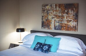 Desk, iron/ironing board, travel cot, free WiFi - Montrose Relaxing Studio! Medical Center 37 ⭐️⭐️⭐️⭐️⭐️ (Houston)