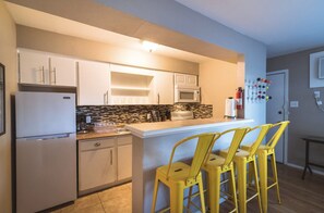 Fridge, microwave, oven, stovetop - Montrose Relaxing Studio! Medical Center 37 ⭐️⭐️⭐️⭐️⭐️ (Houston)