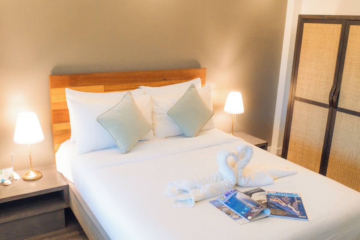 Suíte júnior | 1 quarto, roupas de cama premium, camas Tempur-Pedic, frigobar