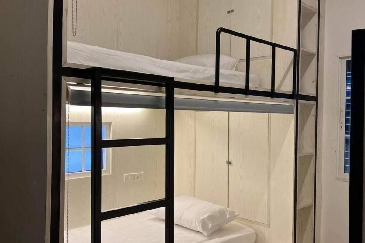 WiFi (free), bed sheets