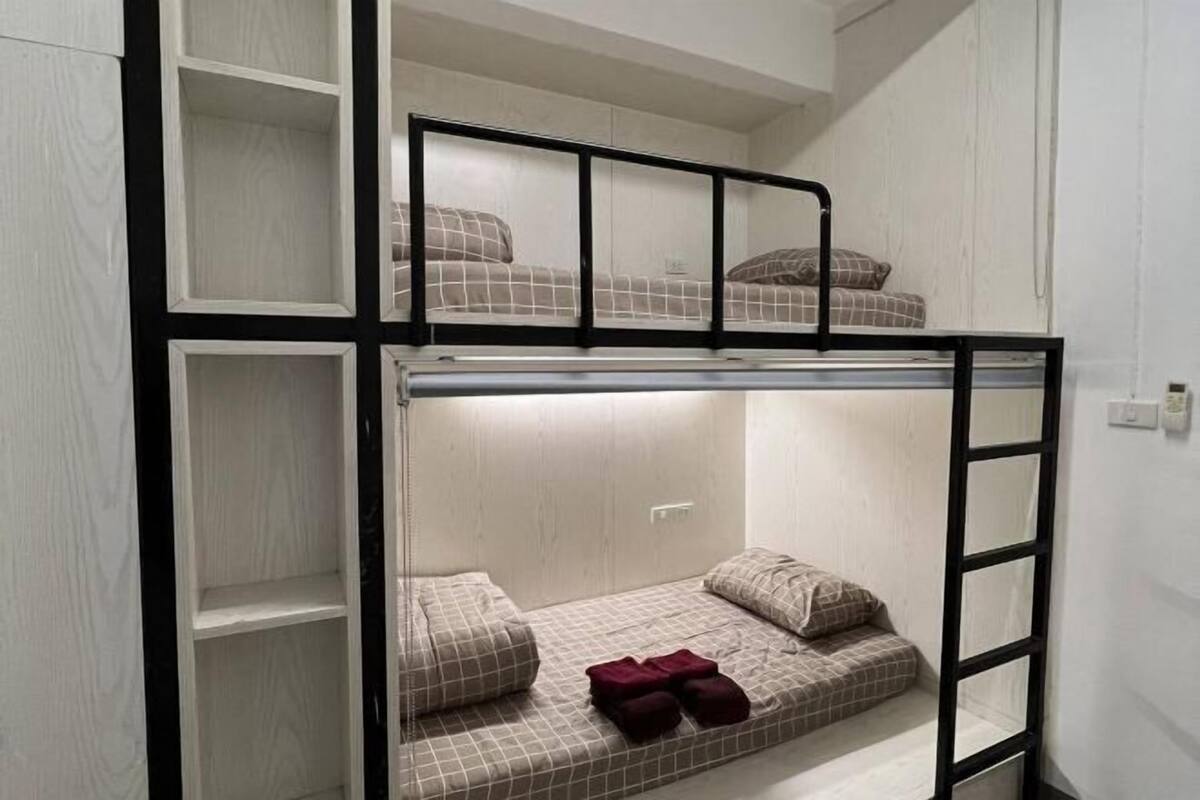 WiFi (free), bed sheets