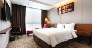 Dobbeltrom – deluxe | Safe på rommet, blendingsgardiner, wi-fi (inkludert) og sengetøy