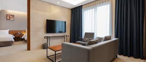 Junior Suite | Living area