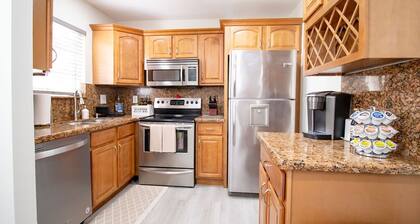 Good Vibes Oasis, 2 Story Townhome in Cutler Bay