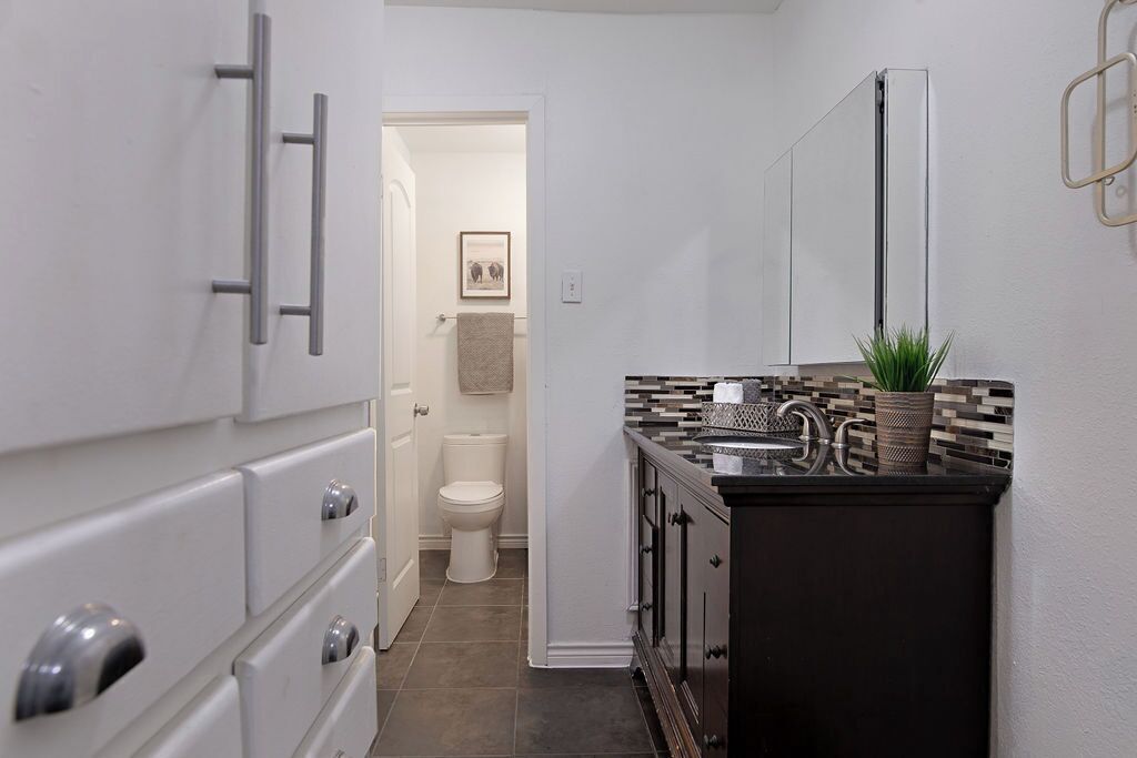 Amenidades de baño ecológicas, secadora de cabello, toallas, jabón 
