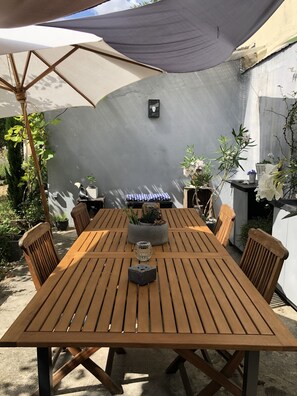 屋外ダイニングエリア