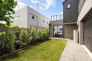 Exterior - 'Coastal Elegance, Torquay' (Torquay)