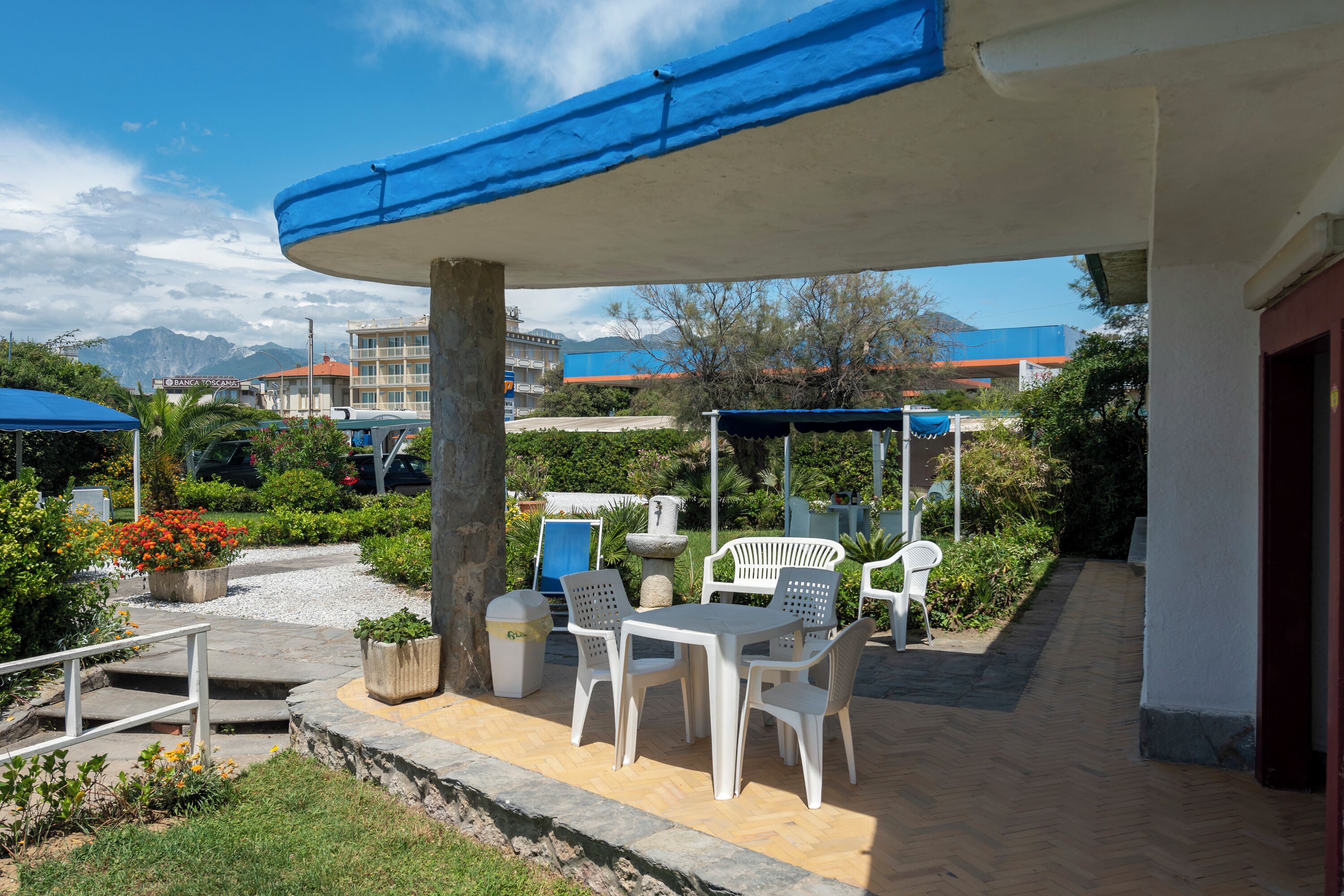 Family Apartment, Multiple Bedrooms, Sea Facing (La Casina Del Pescatore On the Beach) | Outdoor dining
