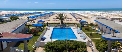 Alberca al aire libre por temporada