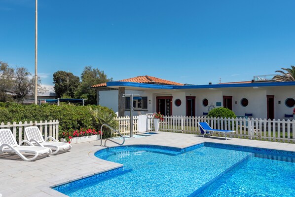 Seasonal outdoor pool