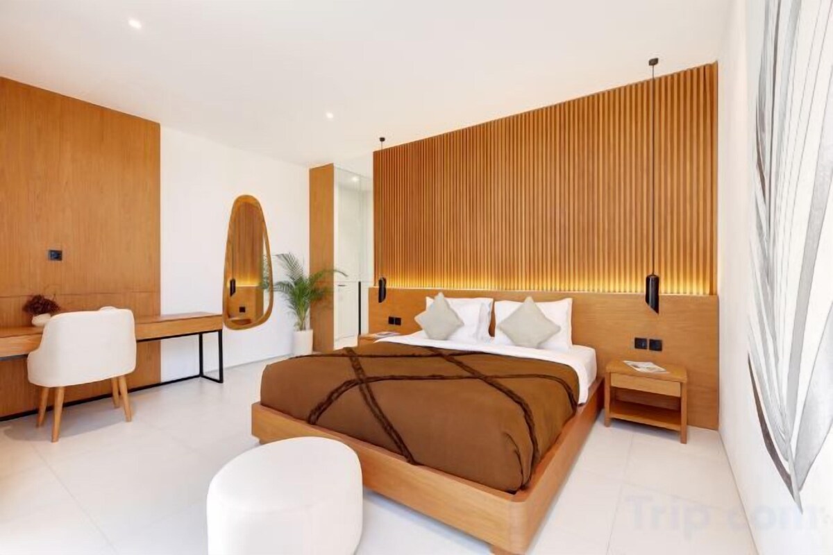 3 bedrooms, in-room safe, desk, blackout curtains