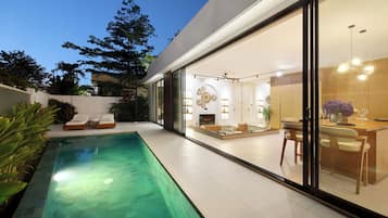 2 piscinas al aire libre