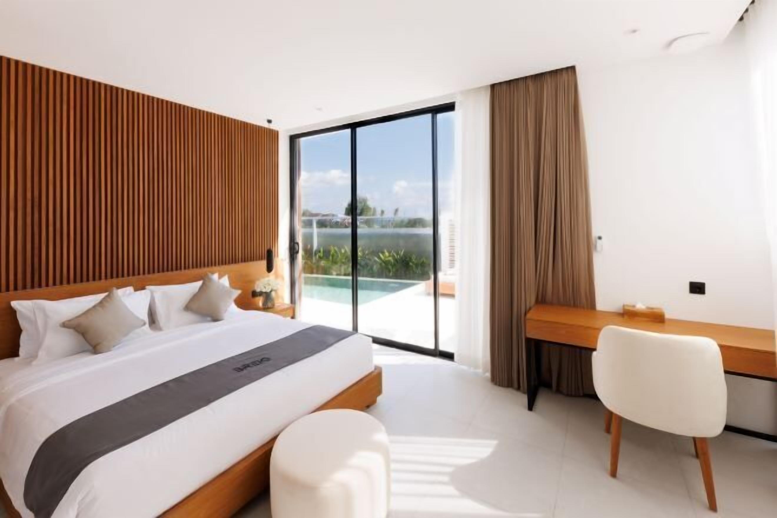 3 dormitorios, caja fuerte, escritorio y cortinas opacas