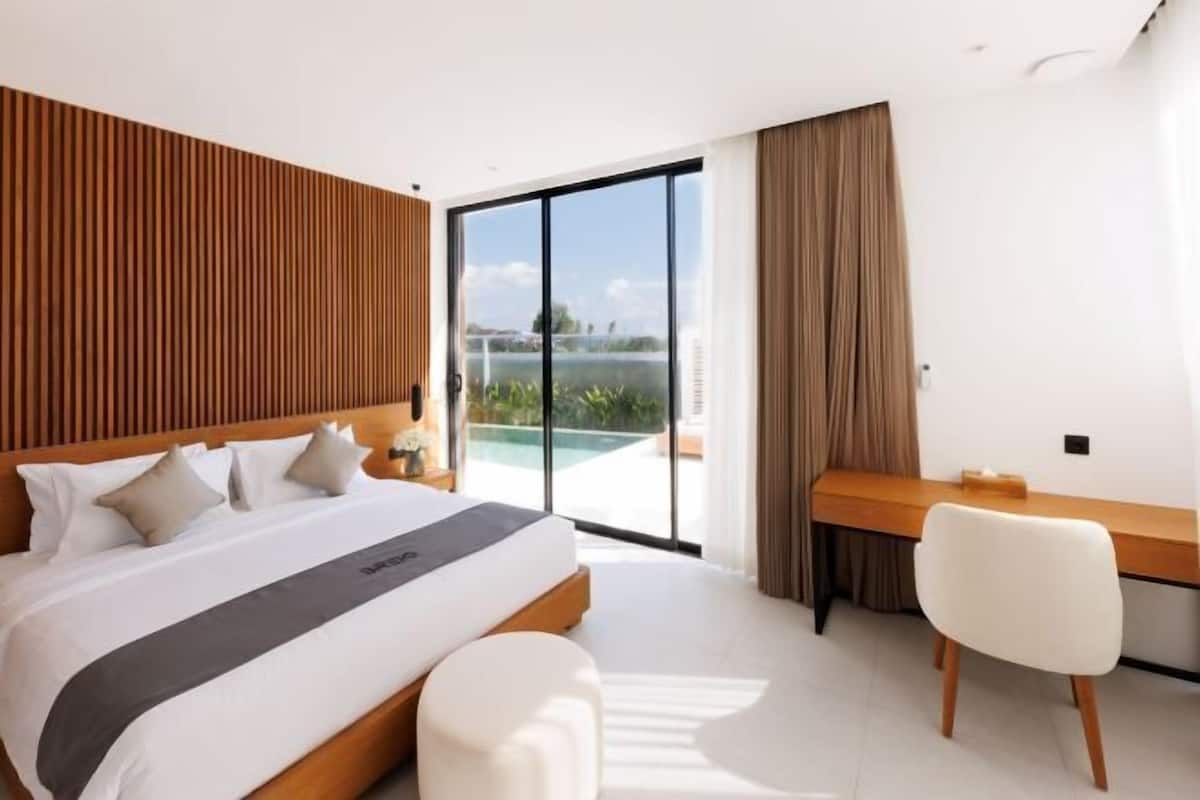 3 bedrooms, in-room safe, desk, blackout drapes