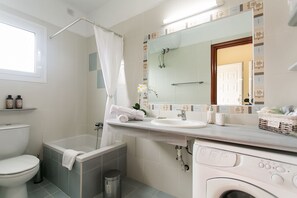 Hair dryer, towels, soap, shampoo - Tranquil apartments Corfu No7 (CORFU)