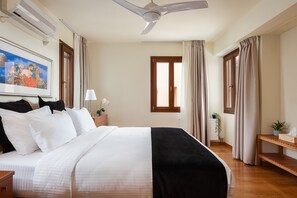 4 bedrooms, Egyptian cotton sheets, premium bedding, memory-foam beds - Villa Valli Athenian Riviera (Saronikos)