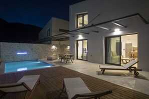 Outdoor dining - Villa Lithos | Seascape Villas (Lefkada)