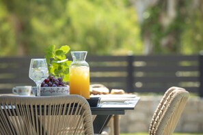 Outdoor dining - Villa Gaia | Seascape Villas (Lefkada)