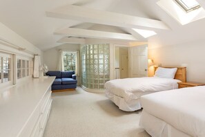 4 室のベッドルーム、デスク、アイロン / アイロン台、WiFi (無料)