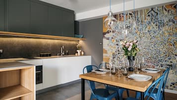 Deluxe Apartment | In-room dining