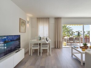 Dining - Bungalow Rocas Rojas 406B by Interhome (San Agustín)