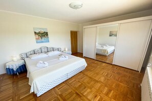 4 Schlafzimmer, Bügeleisen/Bügelbrett, kostenloses WLAN