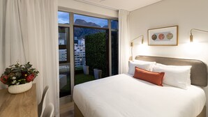 Apartament Deluxe, balcó | Minibar, caixa forta a l'habitació i escriptori 