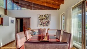 Dining - Oudekraal Lodge - Comfortable and Spacious 3-bedroom Holiday (Cape Town)