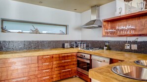 Interior - Oudekraal Lodge - Comfortable and Spacious 3-bedroom Holiday (Cape Town)