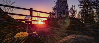 Sunset View Countryside House in Historic Area