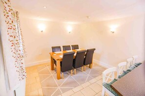 Dining - Sunset View Countryside House in Historic Area (Matlock)