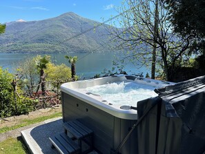 Outdoor spa tub - Villa in a Dream Location (Nizzolino)