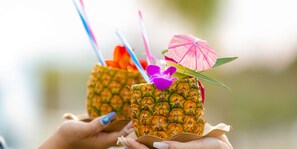 Two drinks with a pineapple and a pink umbrella on top. - GLAMTECH RESORTS HEAVEN (Miyakojima)