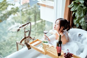 Regnsturtuhaus, snyrtivörur án endurgjalds, hárblásari, baðsloppar