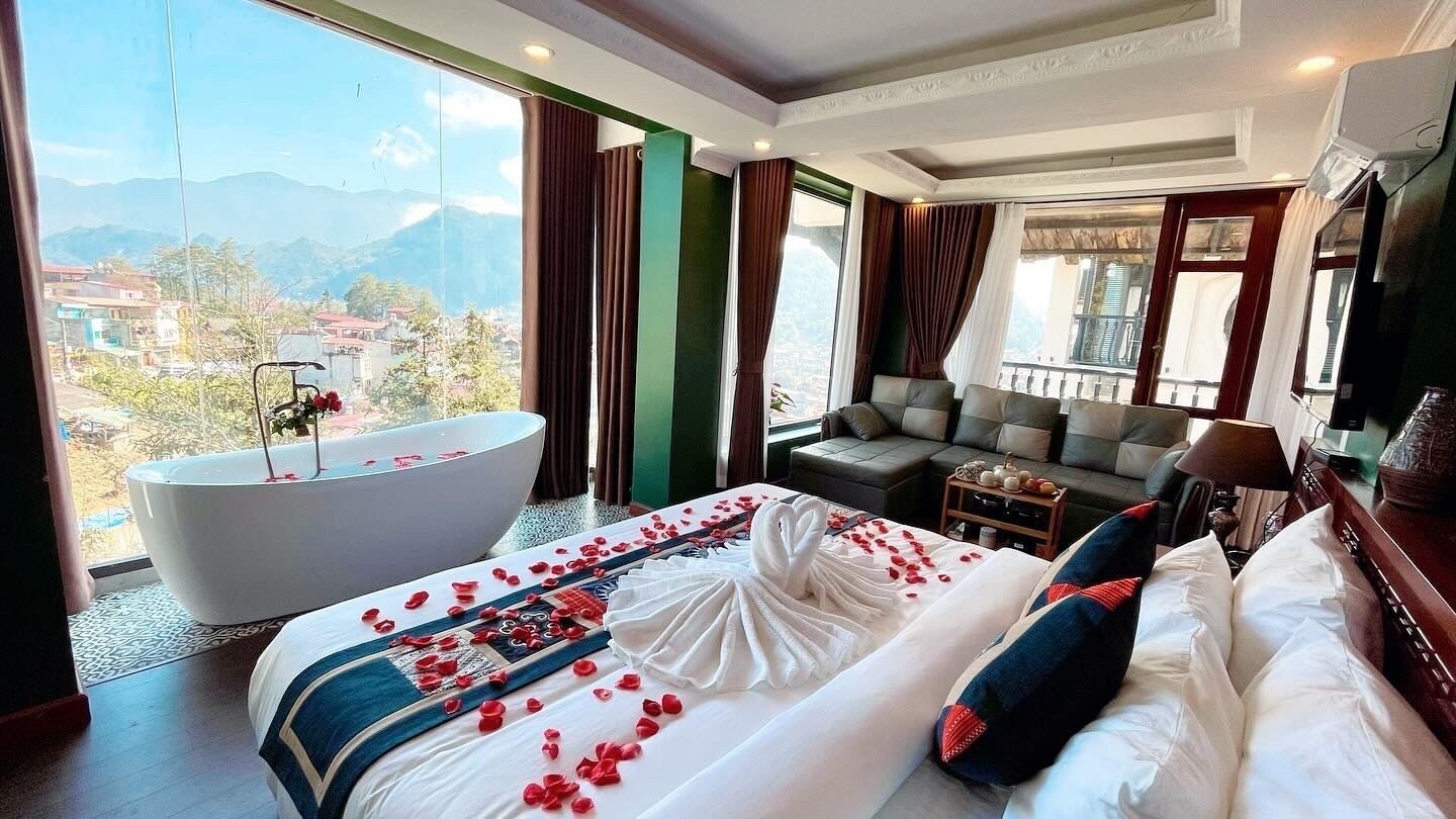 Bantalan ekstra lembut, minibar, brankas, dan meja kerja