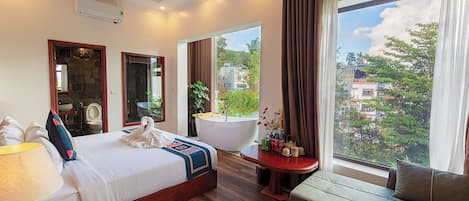 1 bedroom, pillow-top beds, minibar, in-room safe