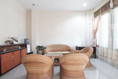 Hall. Hotel O Bagus Jaya SyariahNearJembatan Siak