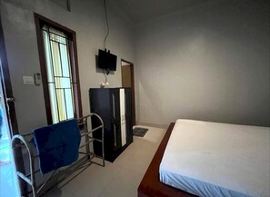 Deluxe szoba kétszemélyes ággyal | 1 hálószoba, laptophoz jól használható munkafelület és ágynemű