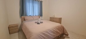3 slaapkamers, een strijkplank/strijkijzer, wifi, beddengoed
