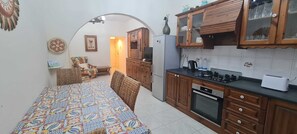 Fridge, oven, stovetop, electric kettle - COMFORTABLE THREE BEDROOM APARTMENT WITH WIFI & LOCATED IN THE CENTRE  (QAWRA)