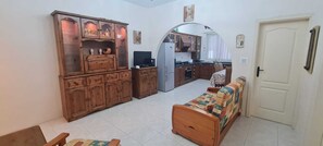 Interior - COMFORTABLE THREE BEDROOM APARTMENT WITH WIFI & LOCATED IN THE CENTRE  (QAWRA)