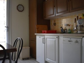 Kühlschrank, Mikrowelle, Geschirrspüler