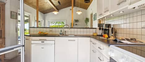Kühlschrank, Geschirrspüler, Kochgeschirr/Geschirr/Besteck