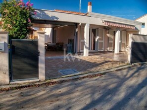 Exterior - Holiday house in Medulin, 150m from the beach (Medulin)