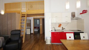 A compact living space with a loft bedroom, a kitchenette, and a dining area. - Holiday house in Medulin, 150m from the beach (Medulin)