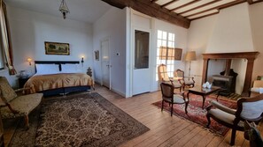 14 Schlafzimmer, Schreibtisch, WLAN, Bettwäsche